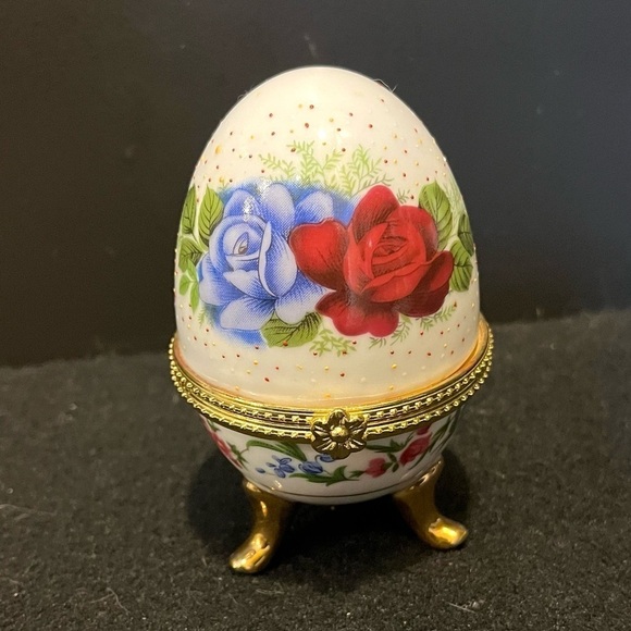 Rui Hao porcelain egg large roses, red, blue, grey with flowers & golden feet - Picture 2 of 13